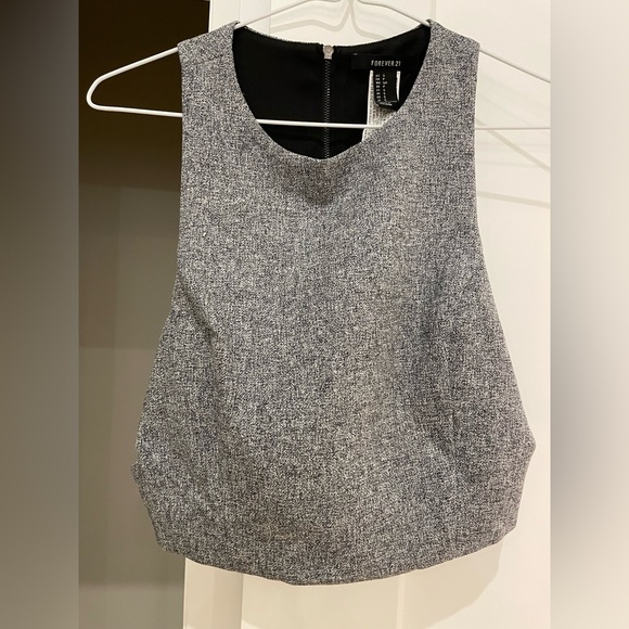 Crop top - Picture 2 of 3